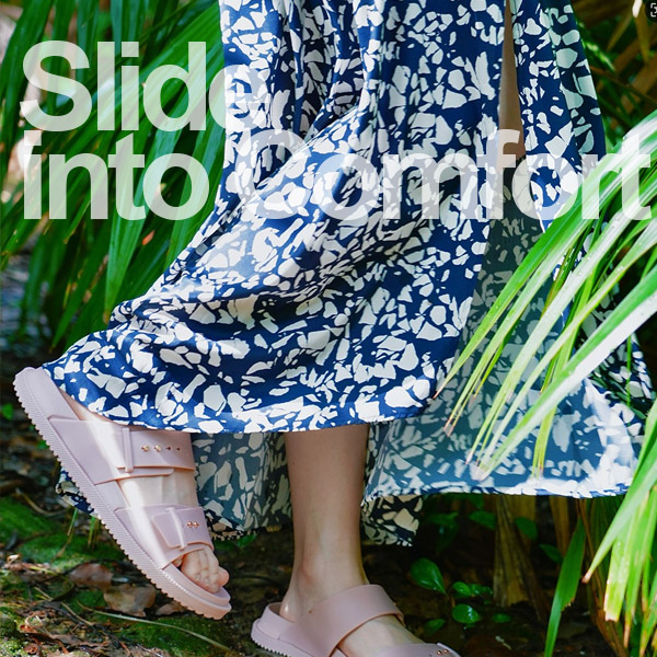 女式简约肩带拖鞋，带精致饰钉细节